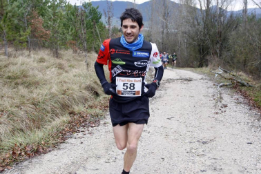 Ion Sola y Vanesa Pacha ganan el campeonato de la Federación Navarra de Atletismo en el I Trail Hiru Herri