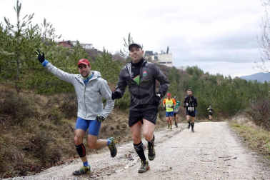 Ion Sola y Vanesa Pacha ganan el campeonato de la Federación Navarra de Atletismo en el I Trail Hiru Herri