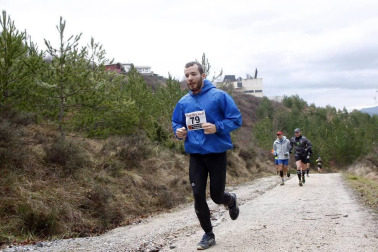 Ion Sola y Vanesa Pacha ganan el campeonato de la Federación Navarra de Atletismo en el I Trail Hiru Herri