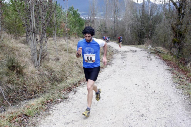 Ion Sola y Vanesa Pacha ganan el campeonato de la Federación Navarra de Atletismo en el I Trail Hiru Herri