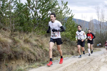 Ion Sola y Vanesa Pacha ganan el campeonato de la Federación Navarra de Atletismo en el I Trail Hiru Herri