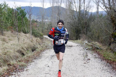Ion Sola y Vanesa Pacha ganan el campeonato de la Federación Navarra de Atletismo en el I Trail Hiru Herri