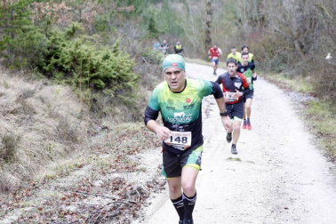 Ion Sola y Vanesa Pacha ganan el campeonato de la Federación Navarra de Atletismo en el I Trail Hiru Herri