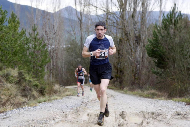 Ion Sola y Vanesa Pacha ganan el campeonato de la Federación Navarra de Atletismo en el I Trail Hiru Herri