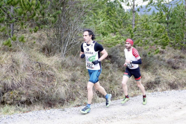 Ion Sola y Vanesa Pacha ganan el campeonato de la Federación Navarra de Atletismo en el I Trail Hiru Herri