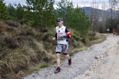 Ion Sola y Vanesa Pacha ganan el campeonato de la Federación Navarra de Atletismo en el I Trail Hiru Herri