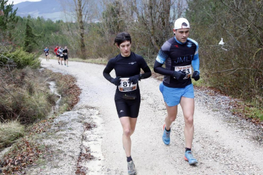 Ion Sola y Vanesa Pacha ganan el campeonato de la Federación Navarra de Atletismo en el I Trail Hiru Herri