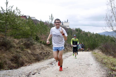 Ion Sola y Vanesa Pacha ganan el campeonato de la Federación Navarra de Atletismo en el I Trail Hiru Herri