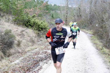 Ion Sola y Vanesa Pacha ganan el campeonato de la Federación Navarra de Atletismo en el I Trail Hiru Herri