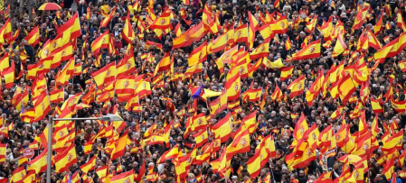 Manifestación este domingo en la plaza de Colón de Madrid en contra de la política de diálogo del Gobierno en Cataluña y en demanda de elecciones.