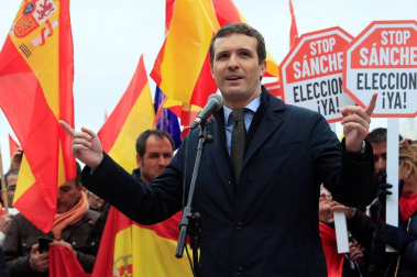Manifestación este domingo en la plaza de Colón de Madrid en contra de la política de diálogo del Gobierno en Cataluña y en demanda de elecciones.