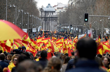 Manifestación este domingo en la plaza de Colón de Madrid en contra de la política de diálogo del Gobierno en Cataluña y en demanda de elecciones.