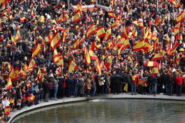 Manifestación este domingo en la plaza de Colón de Madrid en contra de la política de diálogo del Gobierno en Cataluña y en demanda de elecciones.