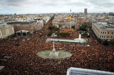 Manifestación este domingo en la plaza de Colón de Madrid en contra de la política de diálogo del Gobierno en Cataluña y en demanda de elecciones.
