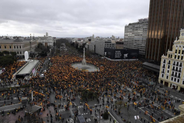 Manifestación este domingo en la plaza de Colón de Madrid en contra de la política de diálogo del Gobierno en Cataluña y en demanda de elecciones.