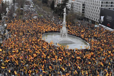 Manifestación este domingo en la plaza de Colón de Madrid en contra de la política de diálogo del Gobierno en Cataluña y en demanda de elecciones.
