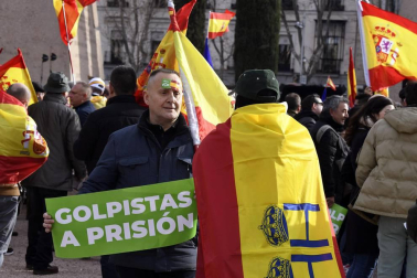 Manifestación este domingo en la plaza de Colón de Madrid en contra de la política de diálogo del Gobierno en Cataluña y en demanda de elecciones.