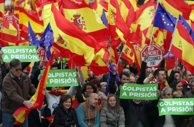 Manifestación este domingo en la plaza de Colón de Madrid en contra de la política de diálogo del Gobierno en Cataluña y en demanda de elecciones.