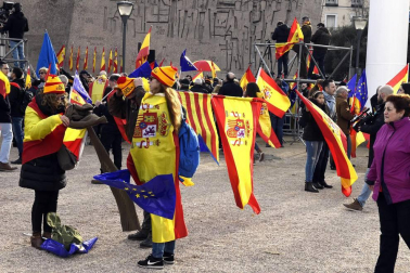 Manifestación este domingo en la plaza de Colón de Madrid en contra de la política de diálogo del Gobierno en Cataluña y en demanda de elecciones.