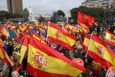 Manifestación este domingo en la plaza de Colón de Madrid en contra de la política de diálogo del Gobierno en Cataluña y en demanda de elecciones.