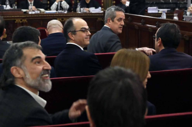 El Tribunal Supremo inicia este martes el juicio al Procés. Estas son las imágenes del día