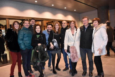 La noche del sábado 9 de febrero, subió al escenario del Teatro Gaztambide uno de los dúos humorísticos más populares del país: Faemino y Cansado. Seguidores de estos cómicos del absurdo, llegados desde diferentes localidades de la Ribera, llenaron el teatro para disfrutar del espectáculo '¡Quien tuvo retuvo', en el que ambos artistas repasan y dan lustre a gran parte de su repertorio de los últimos años.