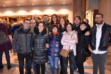 La noche del sábado 9 de febrero, subió al escenario del Teatro Gaztambide uno de los dúos humorísticos más populares del país: Faemino y Cansado. Seguidores de estos cómicos del absurdo, llegados desde diferentes localidades de la Ribera, llenaron el teatro para disfrutar del espectáculo '¡Quien tuvo retuvo', en el que ambos artistas repasan y dan lustre a gran parte de su repertorio de los últimos años.