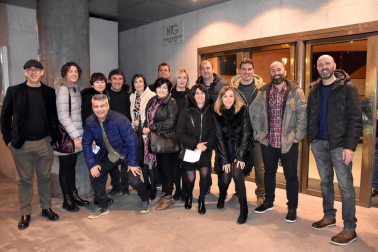La noche del sábado 9 de febrero, subió al escenario del Teatro Gaztambide uno de los dúos humorísticos más populares del país: Faemino y Cansado. Seguidores de estos cómicos del absurdo, llegados desde diferentes localidades de la Ribera, llenaron el teatro para disfrutar del espectáculo '¡Quien tuvo retuvo', en el que ambos artistas repasan y dan lustre a gran parte de su repertorio de los últimos años.