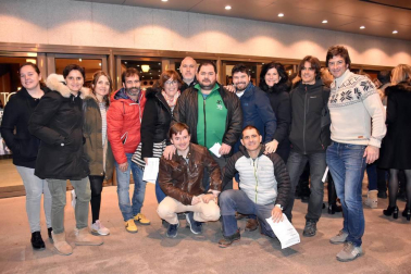 La noche del sábado 9 de febrero, subió al escenario del Teatro Gaztambide uno de los dúos humorísticos más populares del país: Faemino y Cansado. Seguidores de estos cómicos del absurdo, llegados desde diferentes localidades de la Ribera, llenaron el teatro para disfrutar del espectáculo '¡Quien tuvo retuvo', en el que ambos artistas repasan y dan lustre a gran parte de su repertorio de los últimos años.