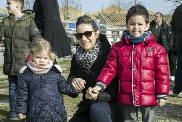 El pasado fin de semana los tafalleses celebraron sus tradicionales ferias de febrero. La mañana del sábado llegaron hasta el recinto de El Ferial los ejemplares equinos, para disfrute de todos los presentes. A un tiempo, también se pudo disfrutar la exposición y venta de plantas y flores en la Plaza Cortés, los puestos de venta ambulante en el Paseo Padre Calatayud o la Feria Agroalimentaria en la Plaza de Navarra.