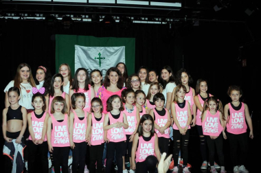 El 9 de febrero la Casa de Cultura de San Adrián acogió el Festival Voces contra el cáncer, una iniciativa del grupo navarro de la AECC (Asociación Española Contra el Cáncer). En él participaron Gabriel y Javier con sus jotas y pasacalles; Boris Díaz y Vanessa con música y canciones adaptadas; Nazari, que puso voz a cantautores clásicos; y la escuela de danza, zumba y hip hop Sali Mrt. El grupo local Senda Ancha también colaboró con la actuación.