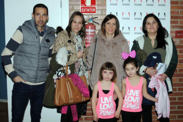El 9 de febrero la Casa de Cultura de San Adrián acogió el Festival Voces contra el cáncer, una iniciativa del grupo navarro de la AECC (Asociación Española Contra el Cáncer). En él participaron Gabriel y Javier con sus jotas y pasacalles; Boris Díaz y Vanessa con música y canciones adaptadas; Nazari, que puso voz a cantautores clásicos; y la escuela de danza, zumba y hip hop Sali Mrt. El grupo local Senda Ancha también colaboró con la actuación.
