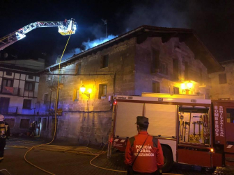 Ha afectado a la segunda planta y al tejado del inmueble, con daños importantes pero sin heridos