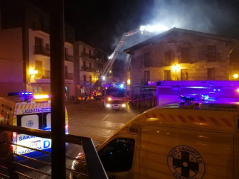 Ha afectado a la segunda planta y al tejado del inmueble, con daños importantes pero sin heridos