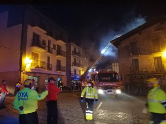Ha afectado a la segunda planta y al tejado del inmueble, con daños importantes pero sin heridos