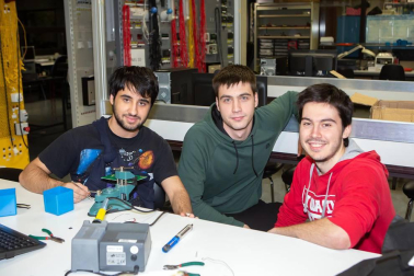 La Universidad Pública de Navarra y la Asociación de Estudiantes de Ingeniería para el Impulso de la Tecnología Electrónica-i2tec, en colaboración con trece empresas, han organizado la Semana de la Ingeniería Electrónica, que se desarrolló en el campus  Arrosadia de Pamplona a lo largo de tres días, entre el lunes 4 y el miércoles 6 de febrero.