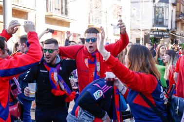 Imágenes de los aficionados rojillos en Soria, antes del partido contra el Numancia.
