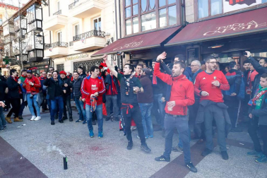 Imágenes de los aficionados rojillos en Soria, antes del partido contra el Numancia.