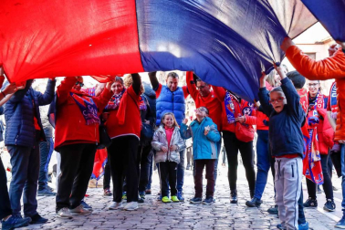 Imágenes de los aficionados rojillos en Soria, antes del partido contra el Numancia.