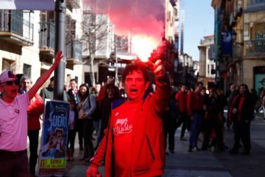 Imágenes de los aficionados rojillos en Soria, antes del partido contra el Numancia.