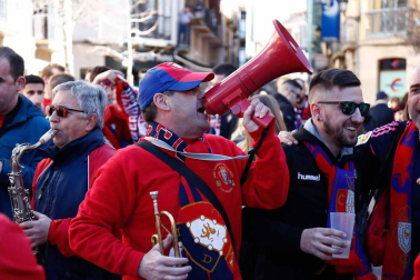 Imágenes de los aficionados rojillos en Soria, antes del partido contra el Numancia.