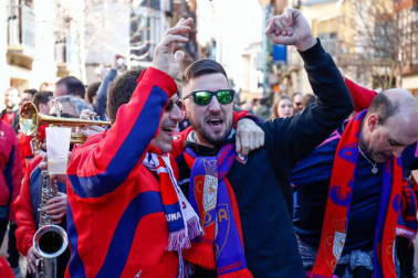 Imágenes de los aficionados rojillos en Soria, antes del partido contra el Numancia.
