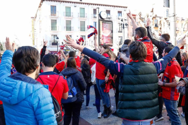 Imágenes de los aficionados rojillos en Soria, antes del partido contra el Numancia.