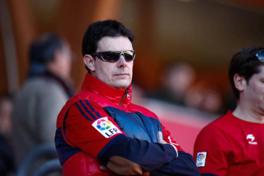 Imágenes de aficionados de Osasuna en las gradas del estadio del Numancia.