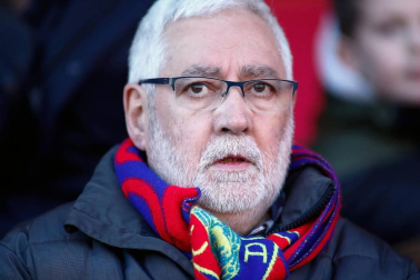 Imágenes de aficionados de Osasuna en las gradas del estadio del Numancia.