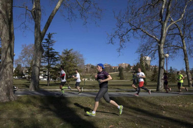 Imágenes de la tercera edición de la Carrera de los Valientes, celebrada este domingo en el campus de la Universidad de Navarra.
