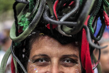 Disfraces tradicionales, bailes, carrozas por tierra y agua... Así están viviendo varias ciudades de Europa y América sus Carnavales