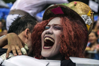 Disfraces tradicionales, bailes, carrozas por tierra y agua... Así están viviendo varias ciudades de Europa y América sus Carnavales