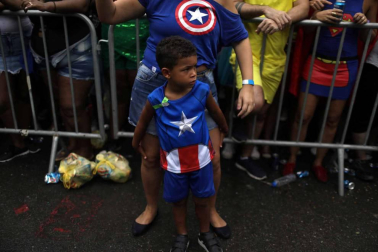 Disfraces tradicionales, bailes, carrozas por tierra y agua... Así están viviendo varias ciudades de Europa y América sus Carnavales