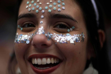 Disfraces tradicionales, bailes, carrozas por tierra y agua... Así están viviendo varias ciudades de Europa y América sus Carnavales
